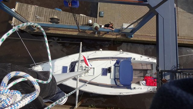 Fit fürs Refit - Segelyacht am Kran