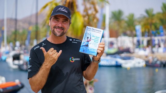 Boris Herrmann mit seinem neuen Buch
