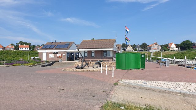 Hafengebäude im Yachthafen von Terschelling
